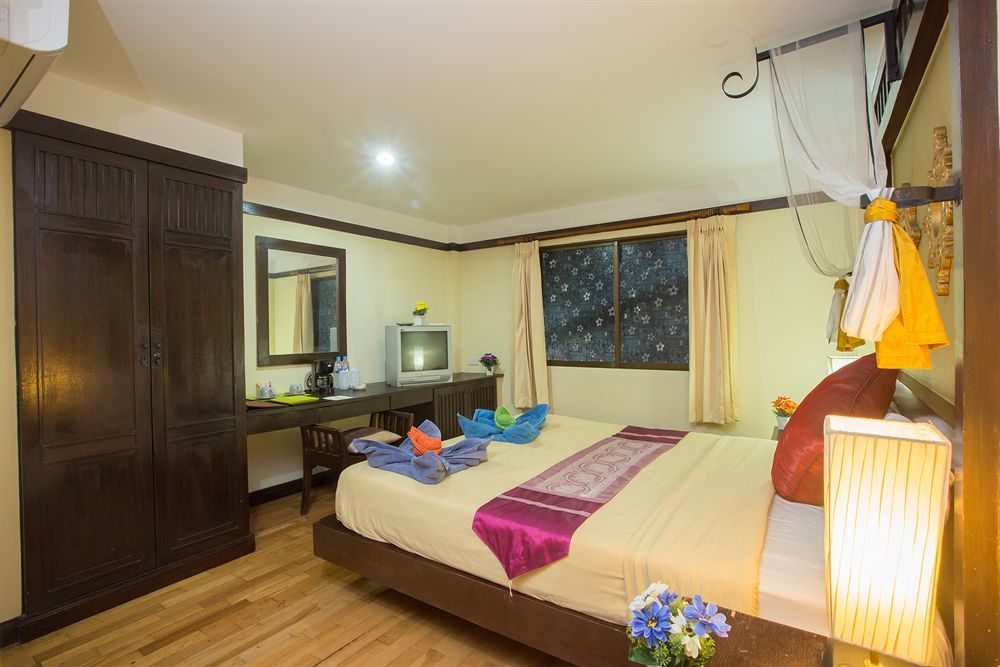 Oyo 255 The Ocean Hotel Patong Екстериор снимка